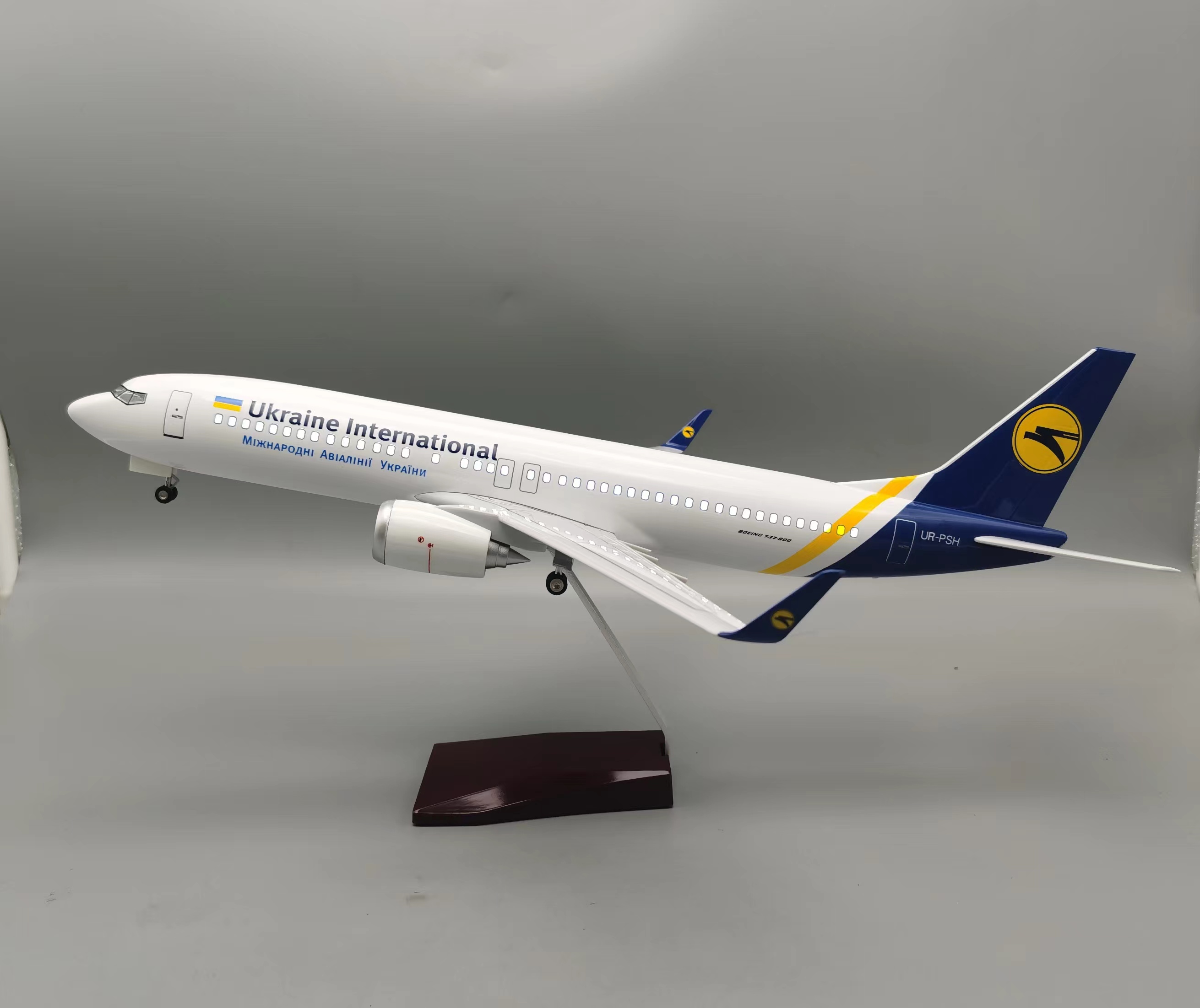 Model Kit Ukraine - 1/85 Großes Modellbauset eines ukrainischen B737-Flugzeugs
